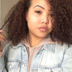 Meet your Posher, Olivia